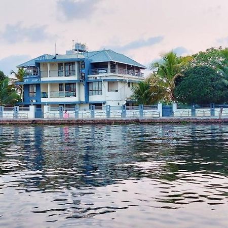 Captains Cabin Backwater Resort Alappuzha Екстериор снимка