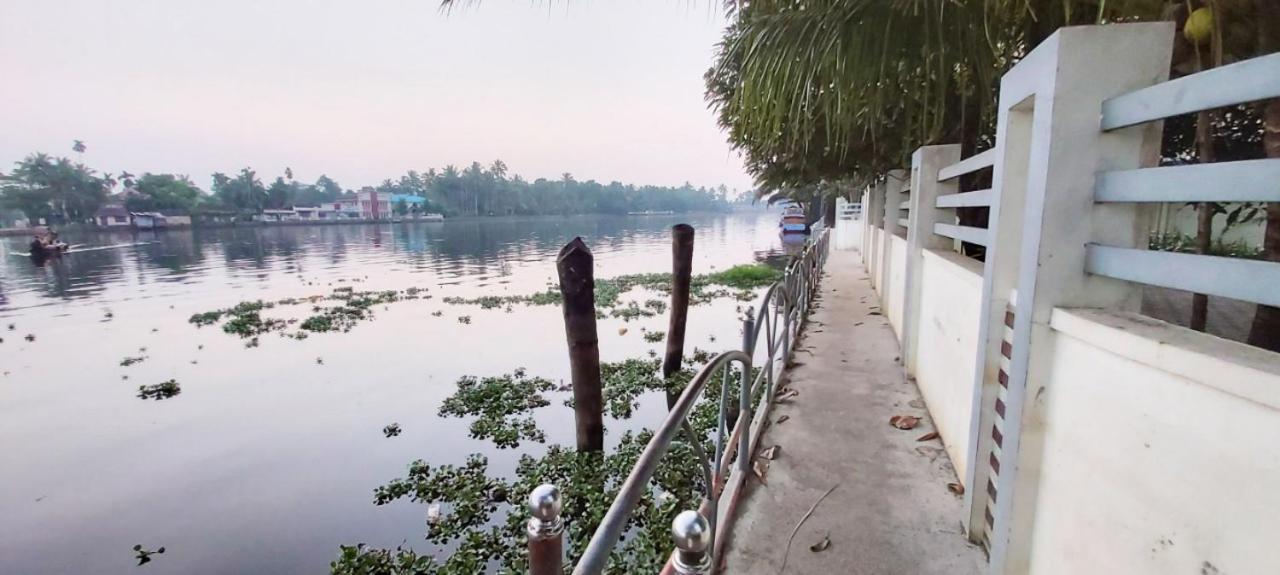 Captains Cabin Backwater Resort Alappuzha Екстериор снимка
